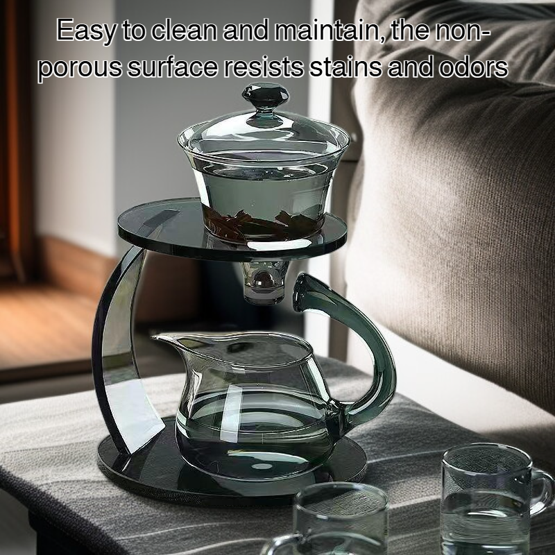 Minimalist borosilicate glass teapot and cups for tea brewing