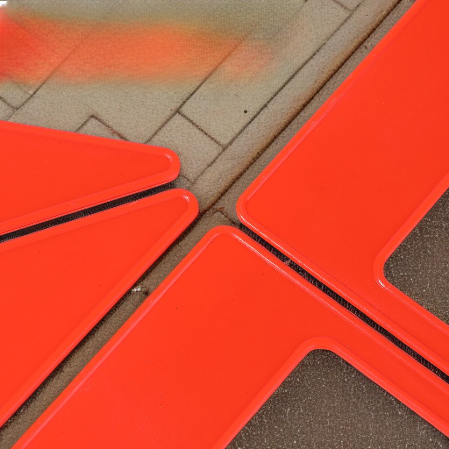 Foldable tripod warning sign