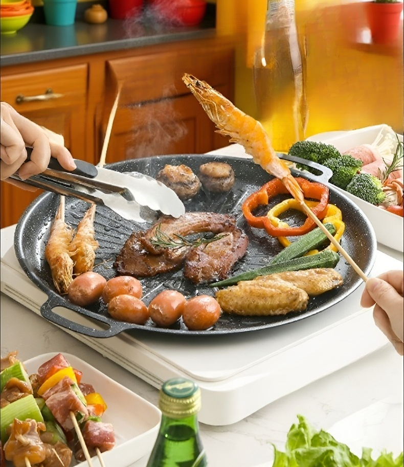 베이킹 팬 위에 구워진 빵과 디저트