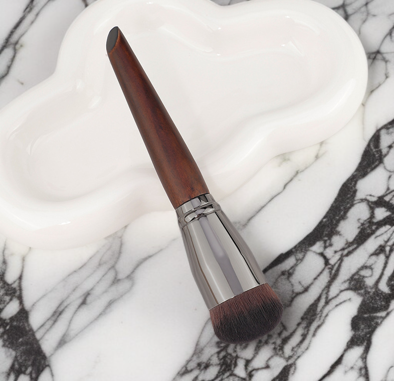 初心者にもおすすめのファンデーションブラシ