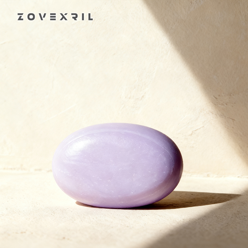 Rostlinné ingredience v jemném mýdle na obličej