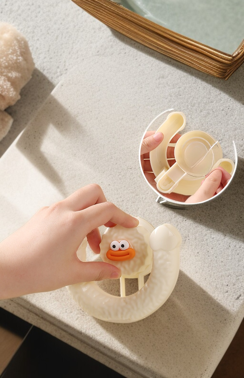 여러 개의 슬리퍼를 정리한 랙 활용 예시