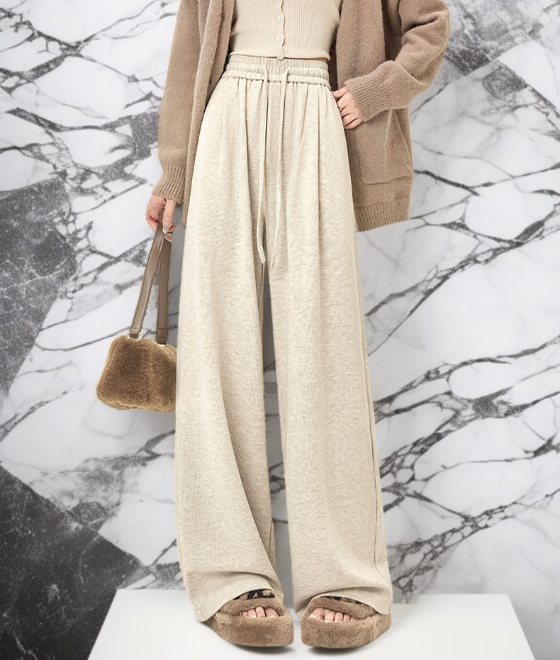 秋冬コーデに合うラムウールパンツ