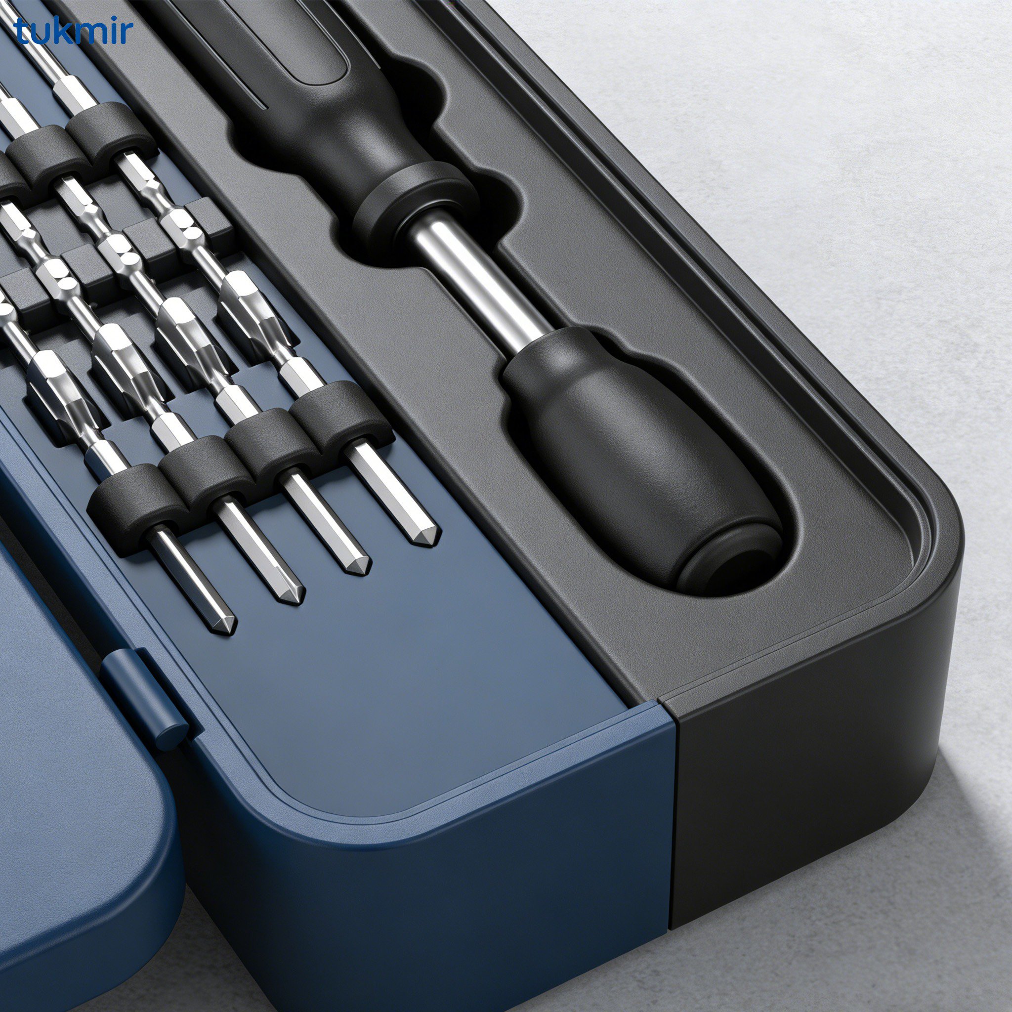 Multi-functional screwdriver set