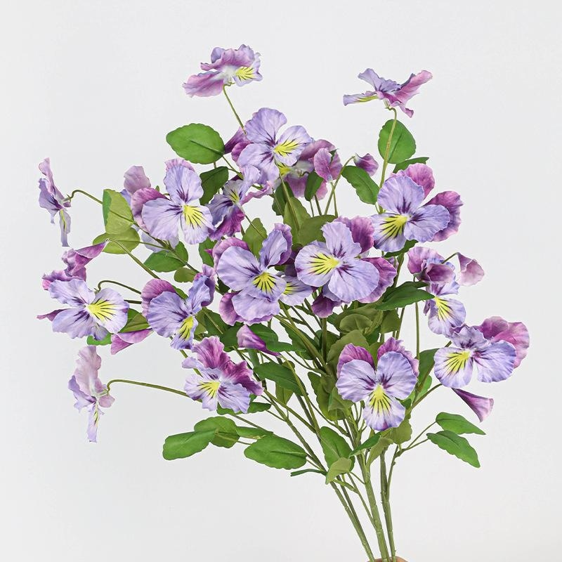 Simulierte dreifarbige Blumendekoration