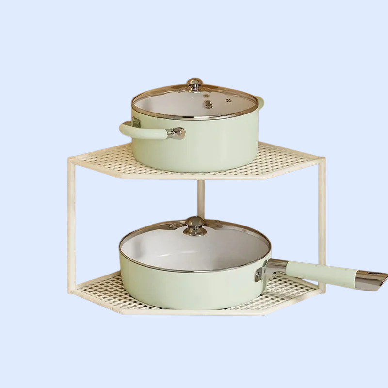 다양한 크기의 냄비를 보관하는 선반