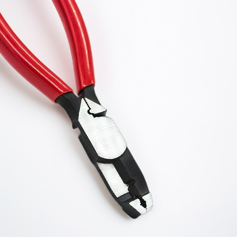 Extractor de tornillos retirando un tornillo roto de una superficie