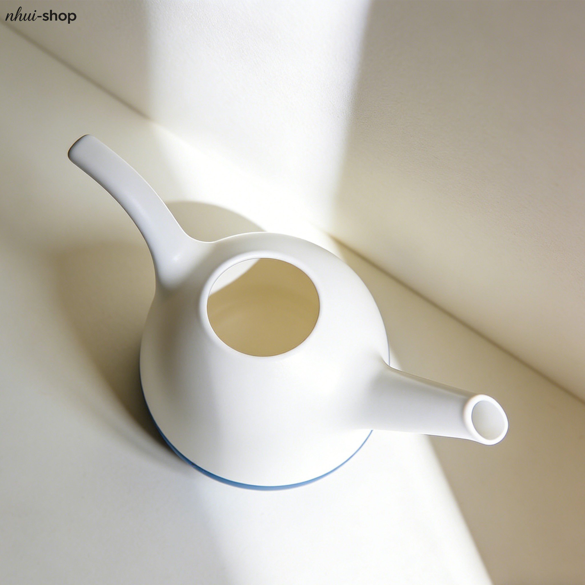 輕巧耐用的澆水壺設計