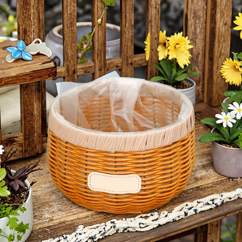 手作りの籐製フラワーバスケット