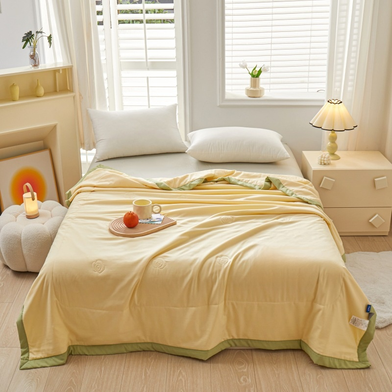 Silk quilt with soybean filling, summer quilt