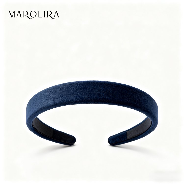 Sada čelenek v různých jednobarevných odstínech