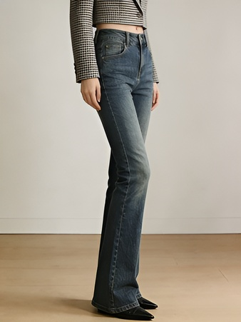 Trendige Damenjeans in Retro-Blau mit hohem Bund