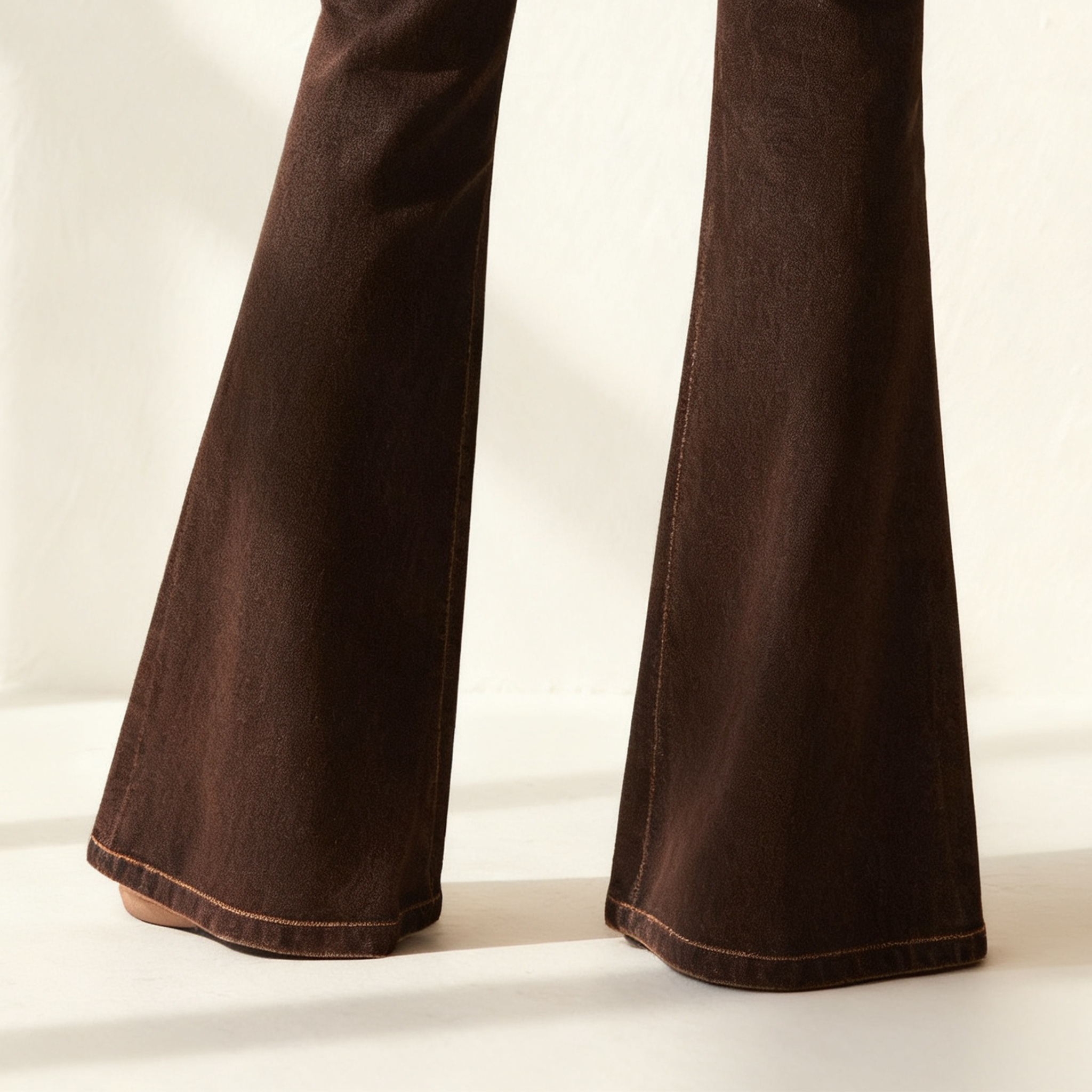 부츠컷 데님 팬츠 디테일 사진