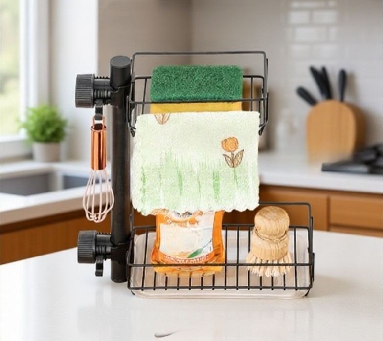 싱크대에 설치된 수도꼭지 배수대 상세 이미지