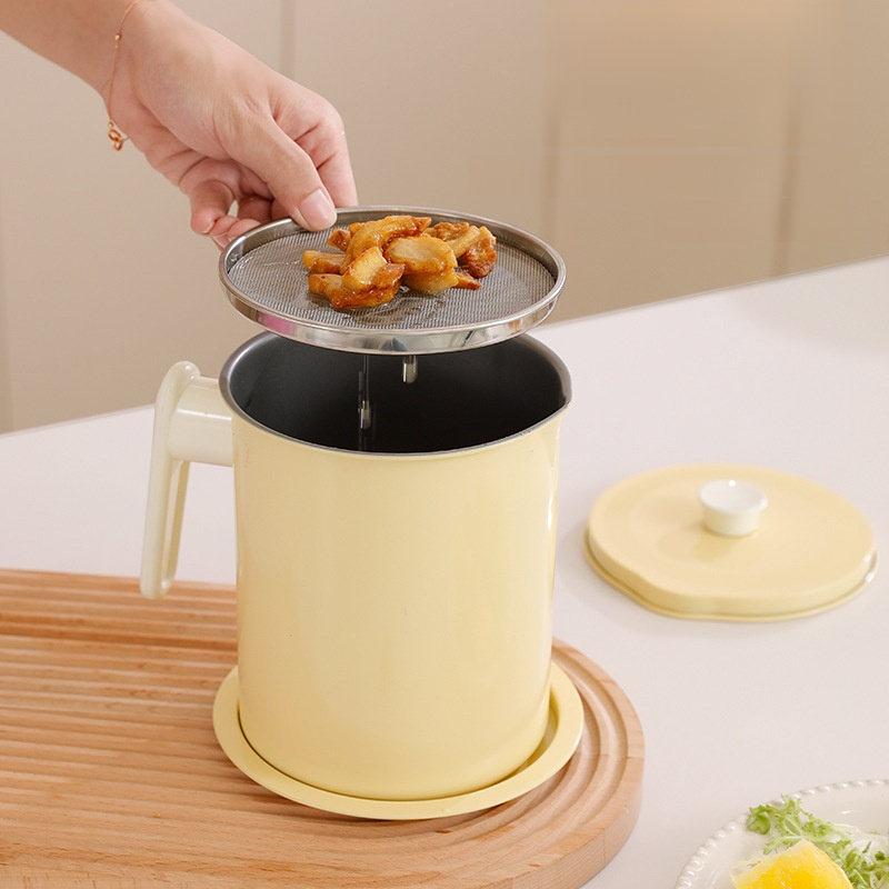 Large capacity kitchen oil bottle