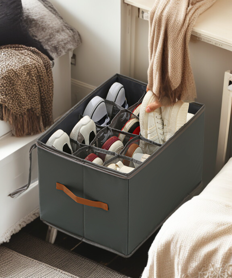 신발과 소품을 정리한 비주얼 신발 케이스