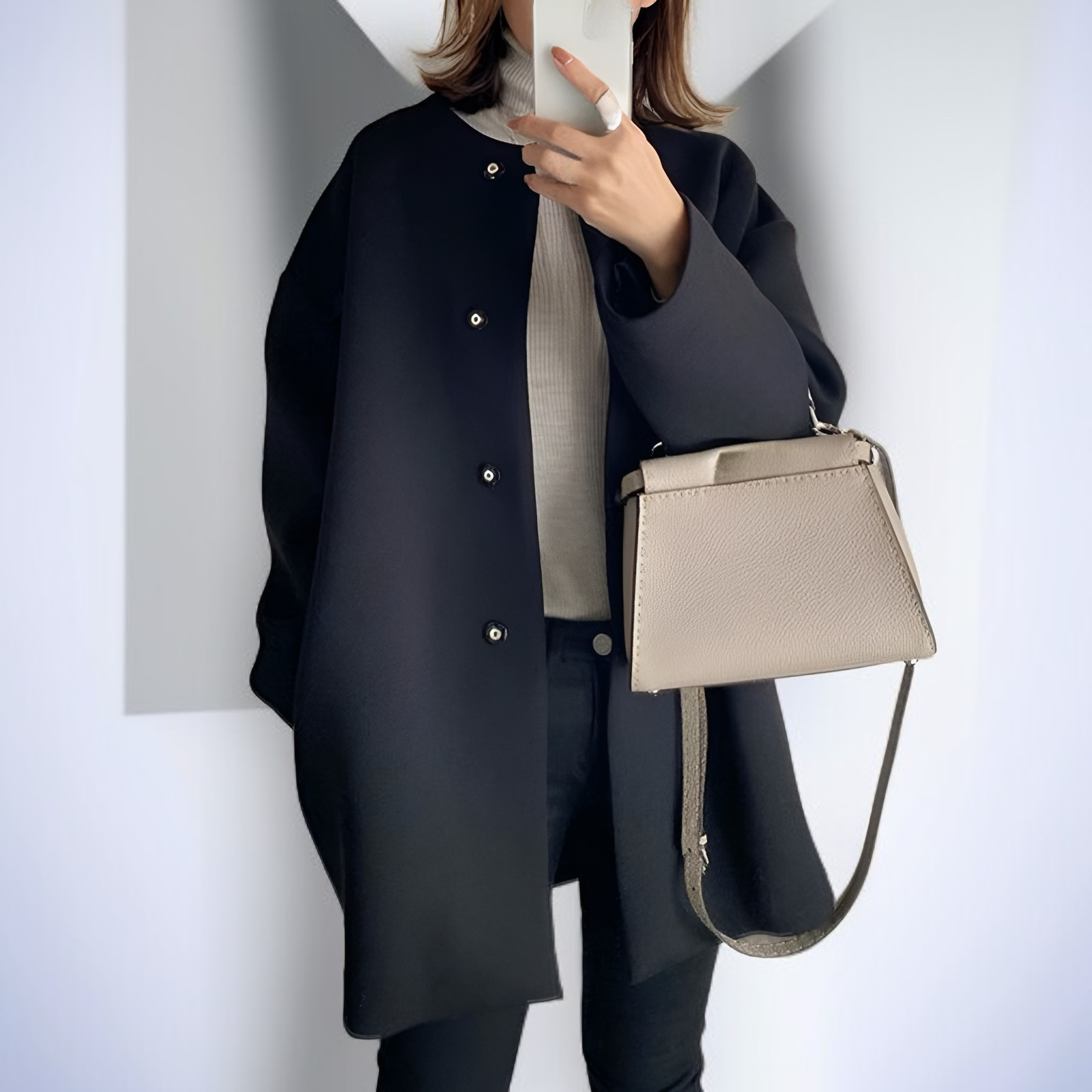 通勤にも使えるレディースロングコート