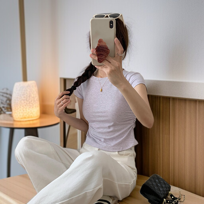 小柄女性向けソルトスタイル肩正しいフリル袖トップス・夏のドーパミンコーデ・スリム見えデザイン丸首シャツ