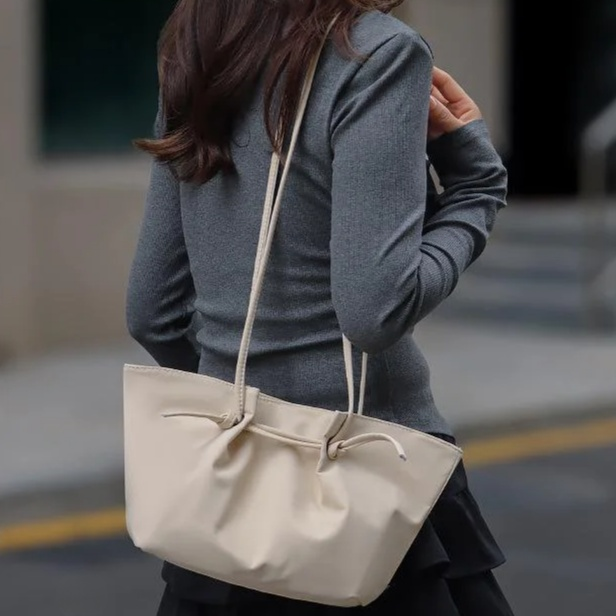 リボン餃子バッグ　おしゃれ通勤ワンショルダー　新作個性派ハンドバッグ