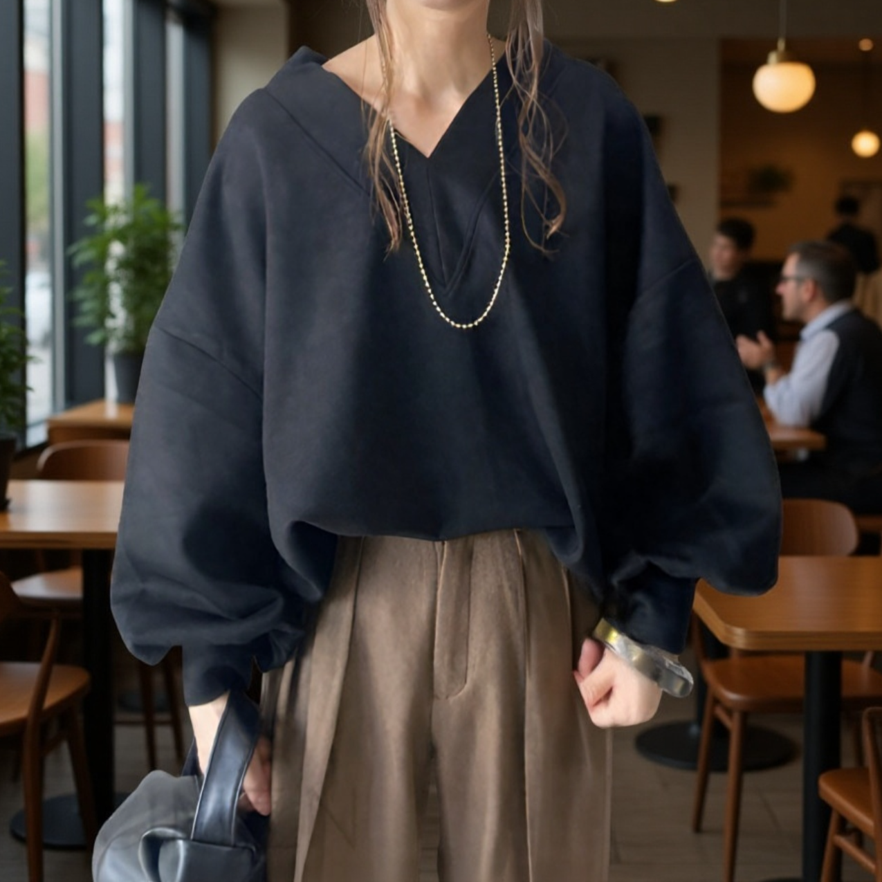 ゆったりバットウィングスリーブ大きめVネック無地レディーストップス