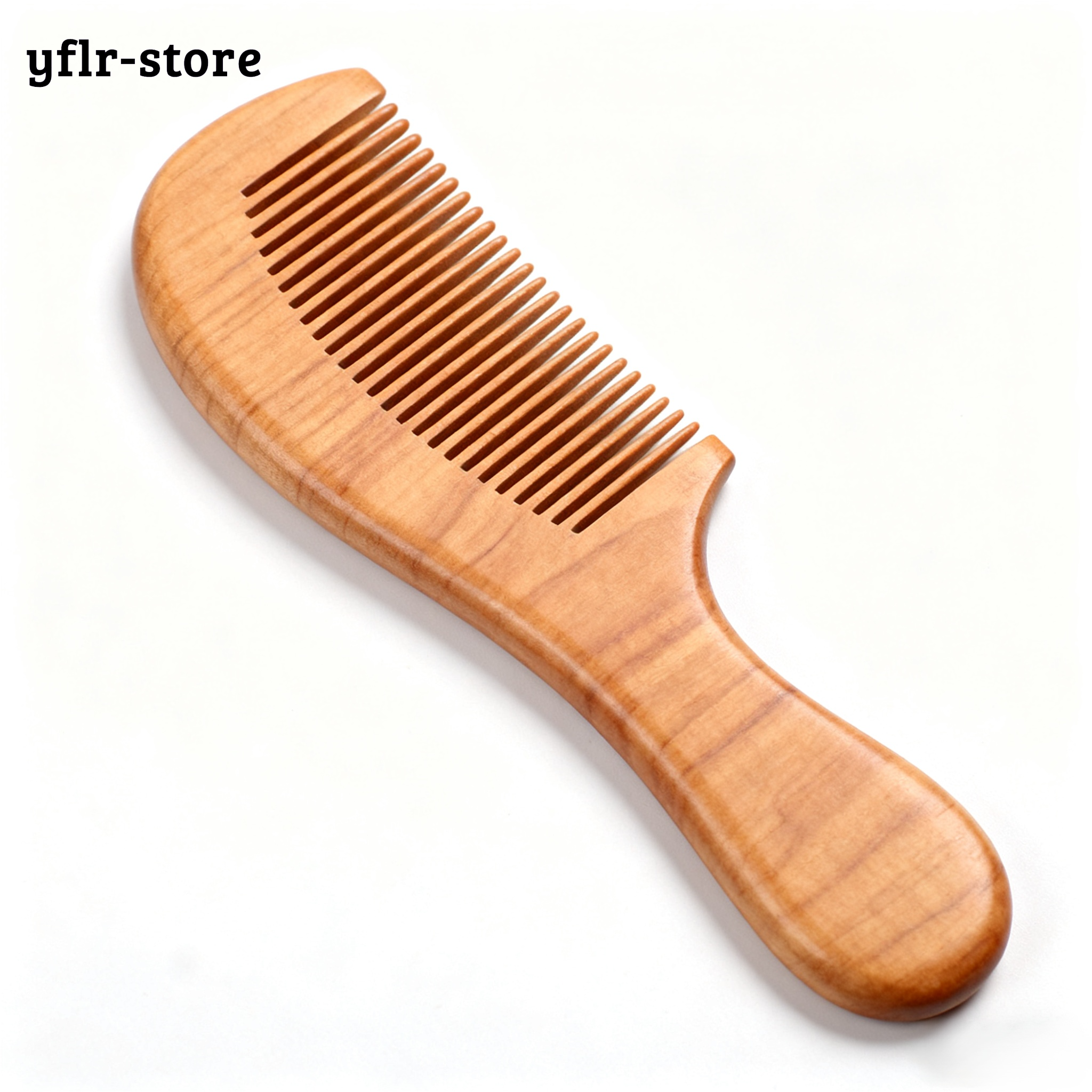 Ebenový masážní hřeben na bílém pozadí