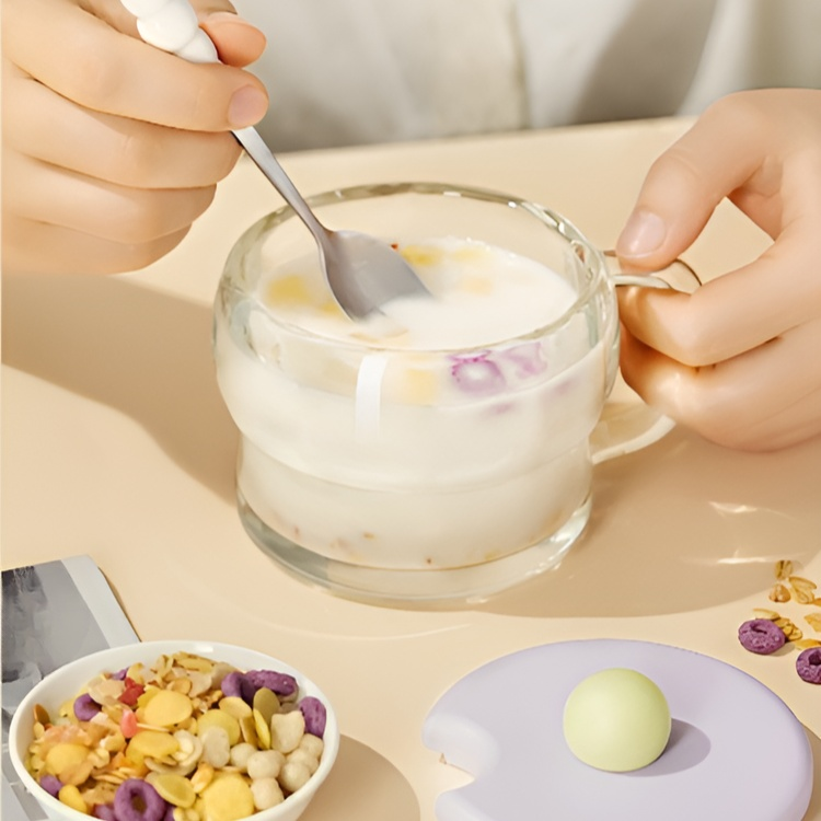 Transparenter Frühstücksbecher