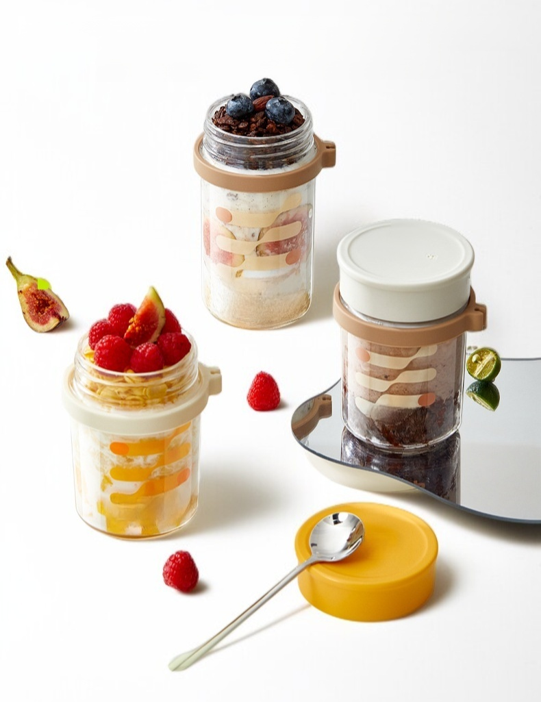 Vaso de cereal con yogur portátil para desayuno saludable