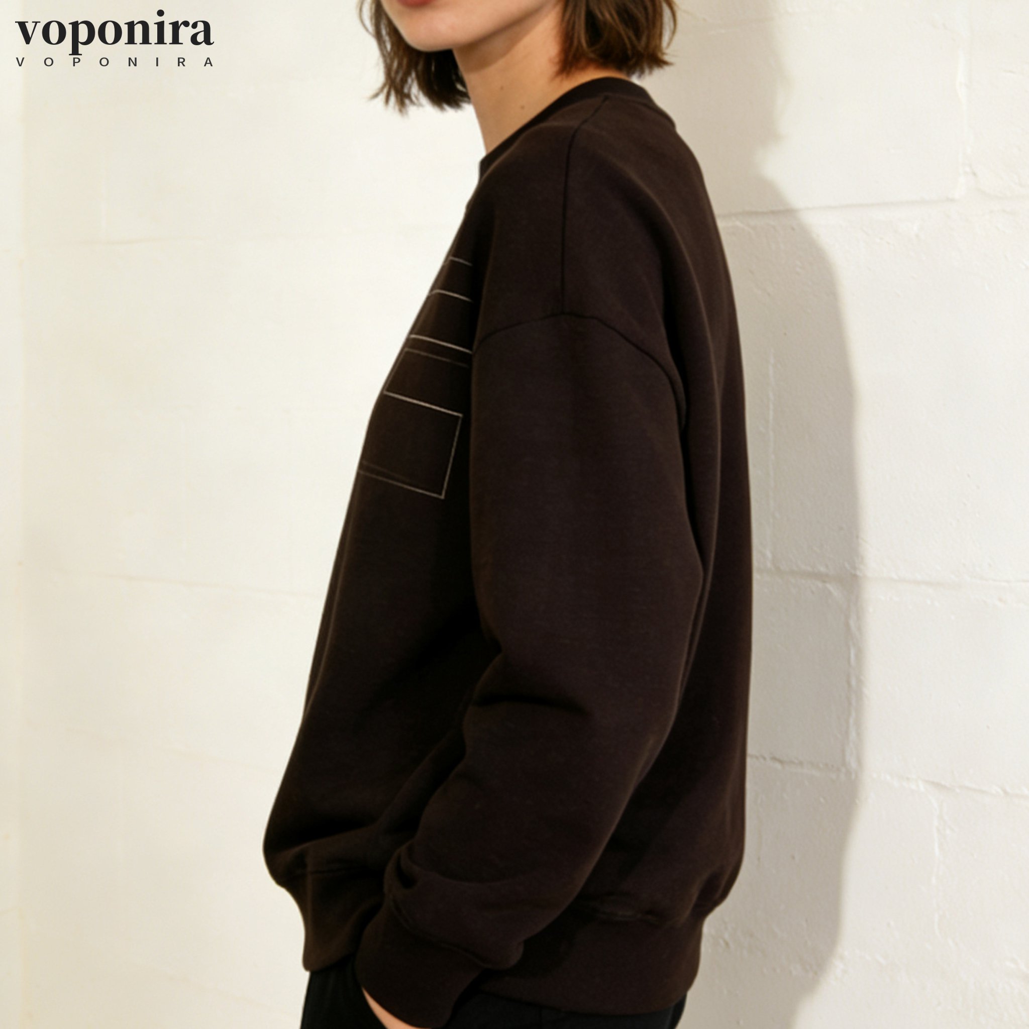 ダークブラウンのレディースセーター