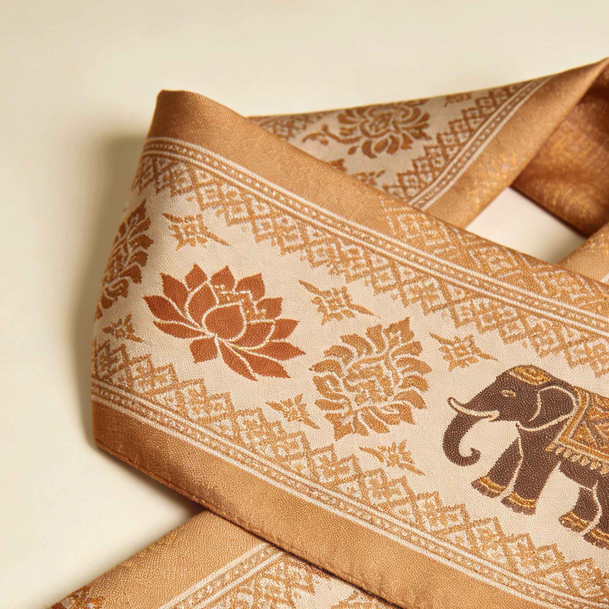 ผ้าพันคอแฟชั่น 3 ผืนในชุดเดียว ดีไซน์สวย