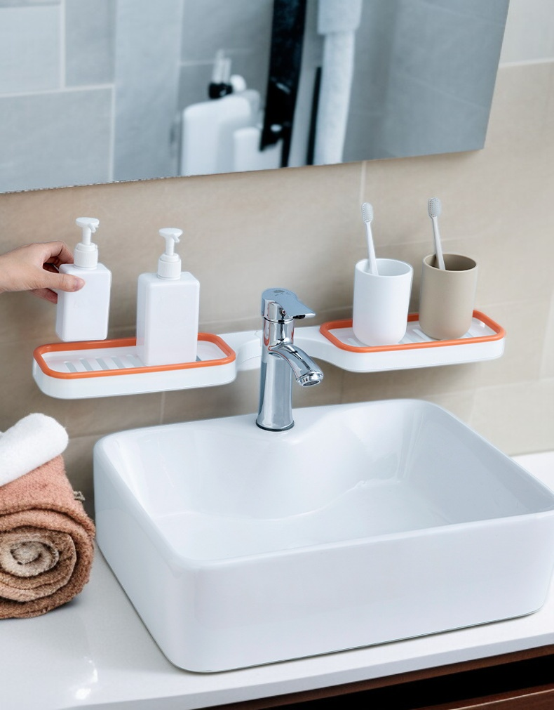 좁은 욕실 공간을 효율적으로 사용하는 회전식 선반