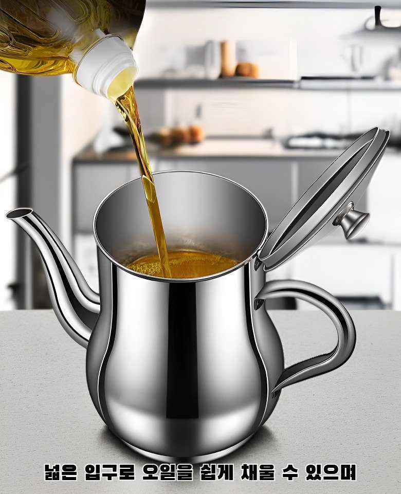 주방에 놓인 세련된 기름병 디자인
