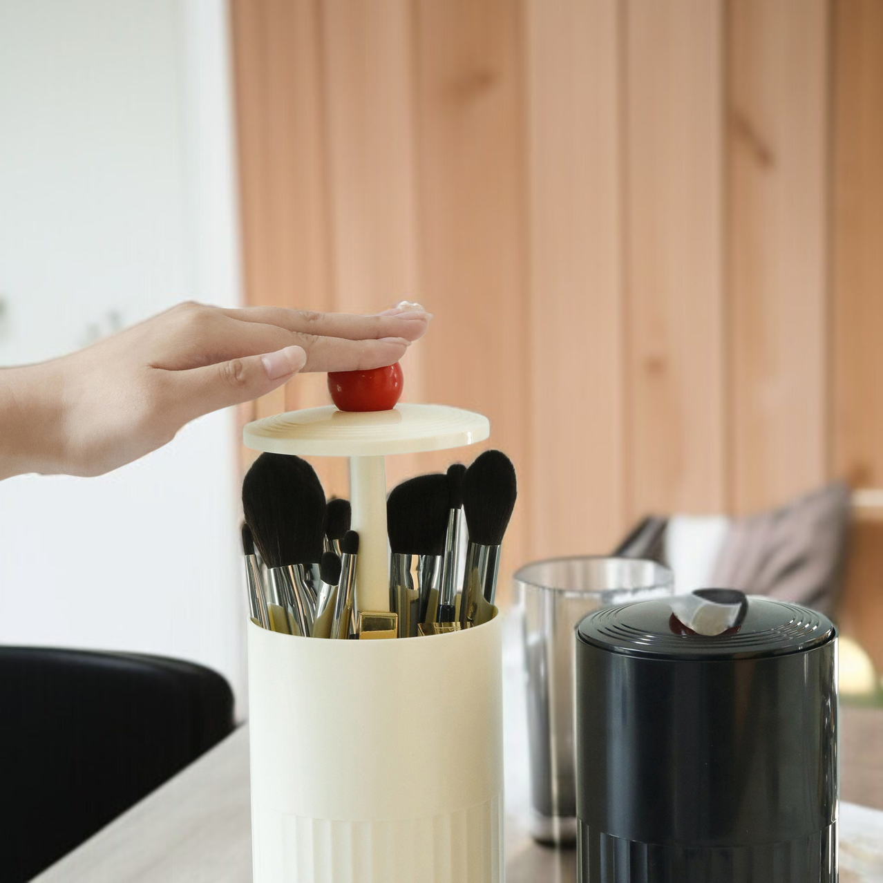 테이블 방진 브러쉬 수납통 자동 승강 커버 화장품 수납함 화장대 테이블 수납통