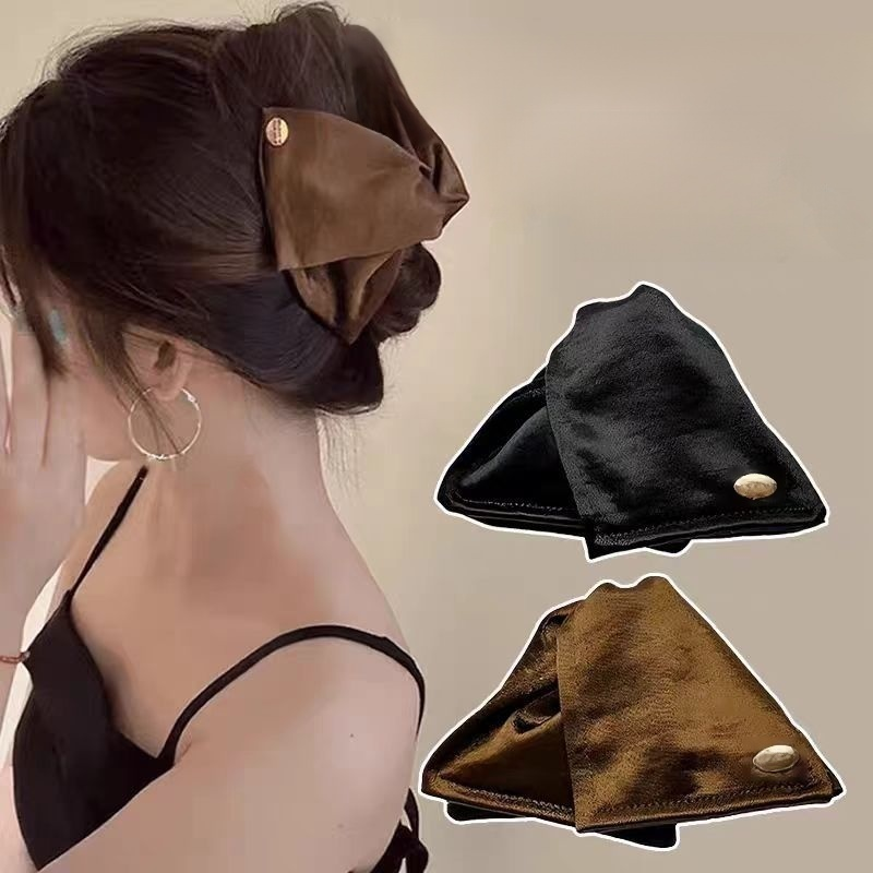 Pinza para el pelo en la parte posterior de la cabeza