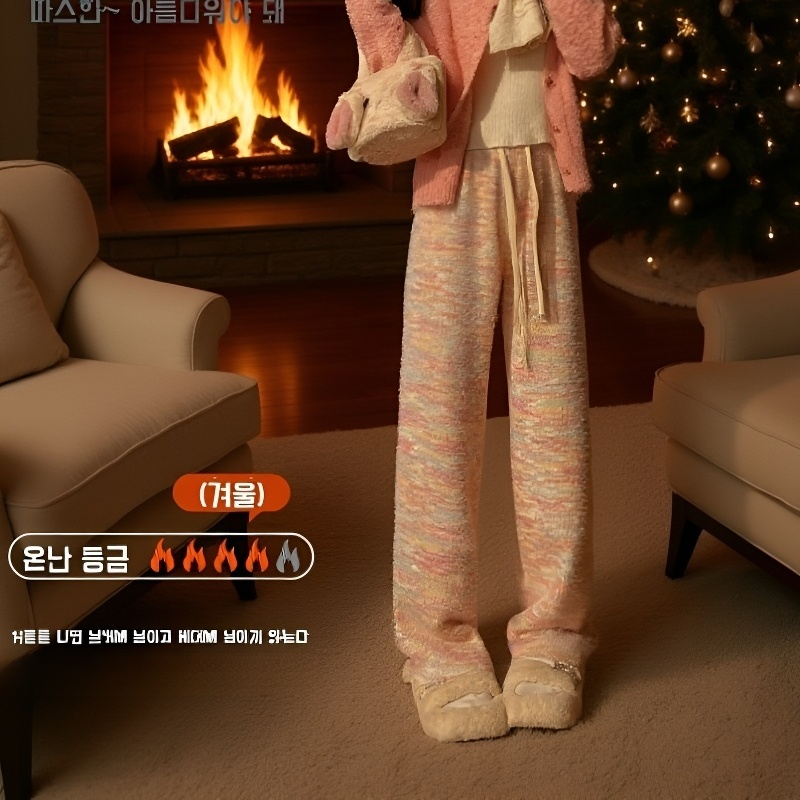 기모 소재의 따뜻한 슬림핏 레인보우 팬츠 착용샷