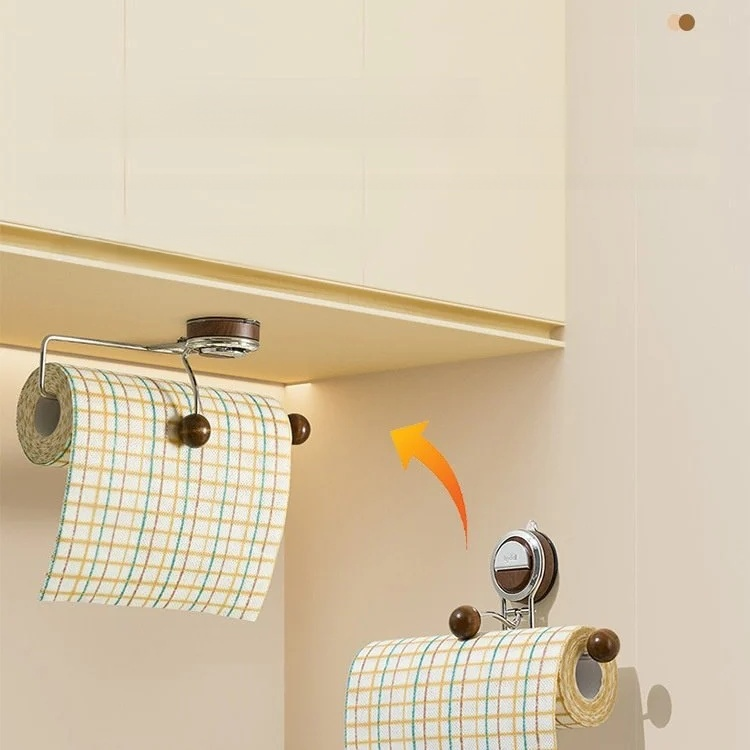 Rollo de trapo y estante de papel para maximizar el espacio en la cocina