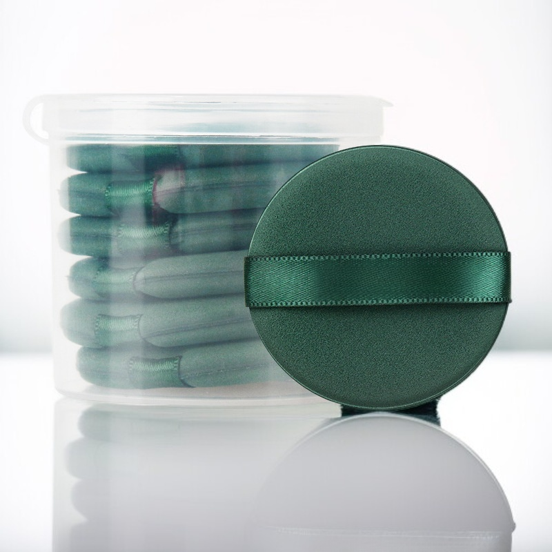 건식 메이크업 퍼프 사용 모습