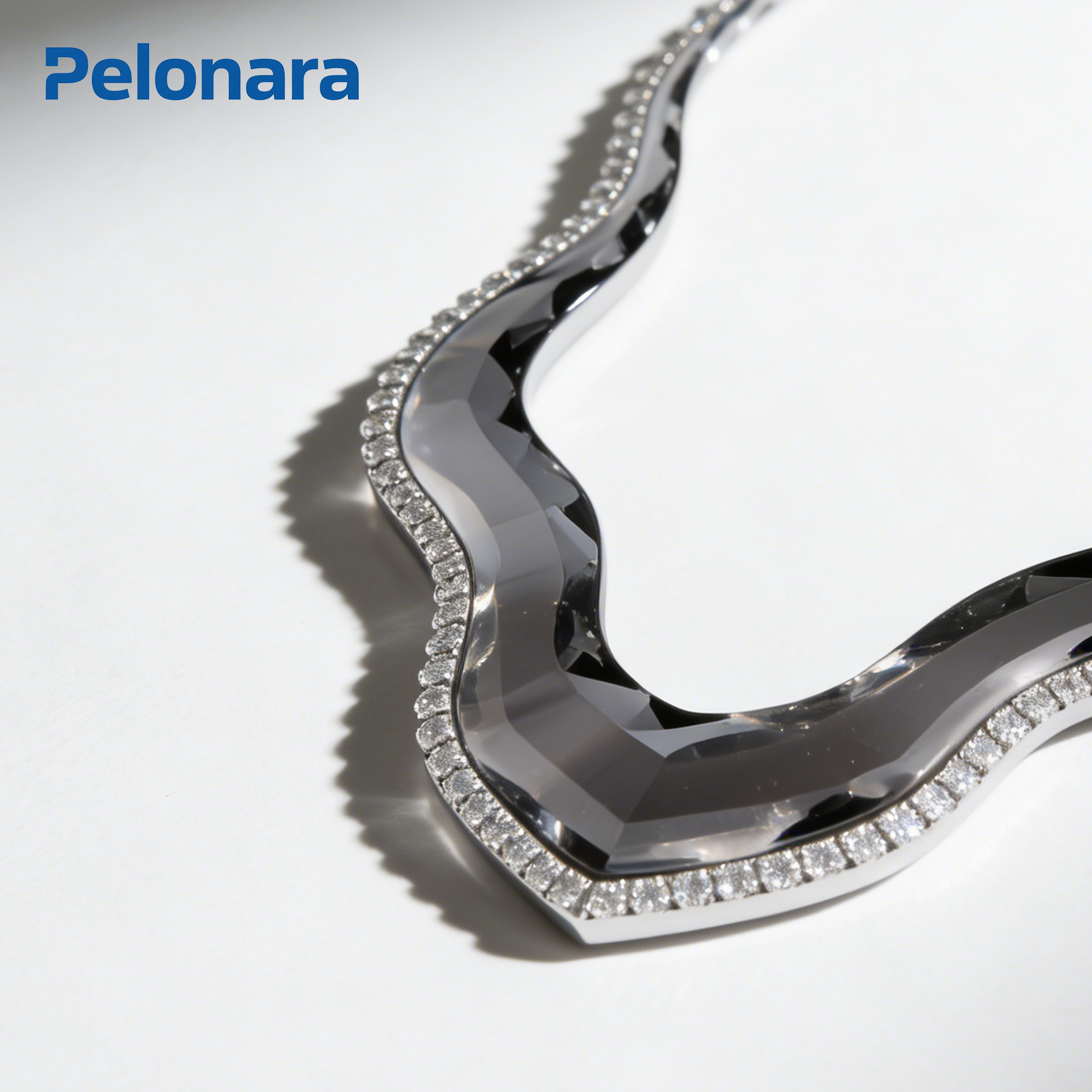 透明星月水晶項鍊精緻設計展示