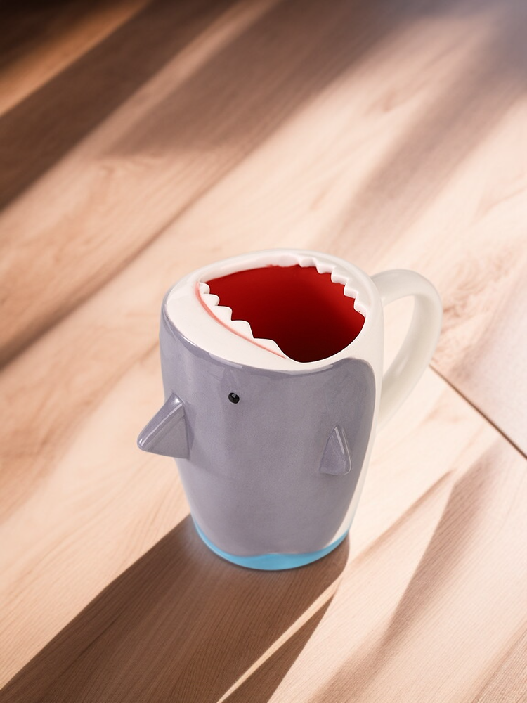 創意鯊魚馬克杯適合辦公室使用