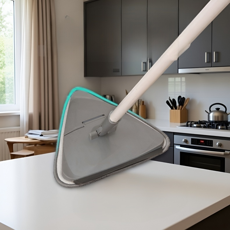 Triangular mop head reaching tight corners