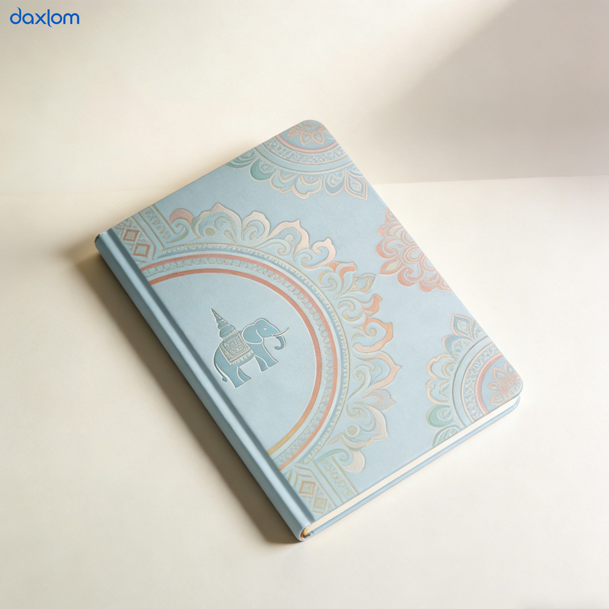 ภาพรวมสมุดโน้ตปกแข็งสไตล์ศิลปะหลายเล่มในแพ็ค