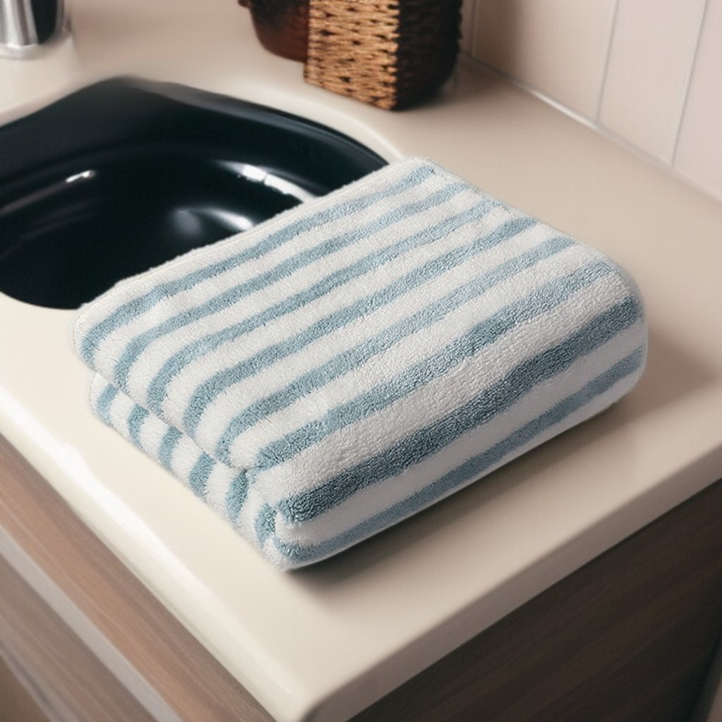 Korallenfleece-gestreiftes Handtuch