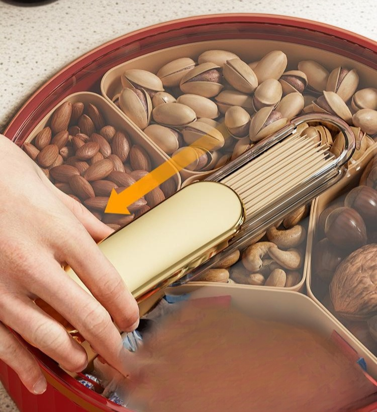 깔끔하게 정리된 다양한 간식 보관함