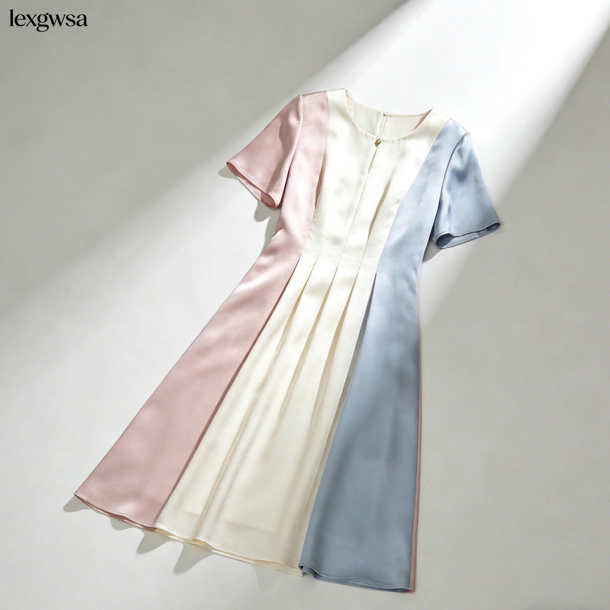 ชุดเดรสเรียบง่ายสำหรับฤดูร้อน