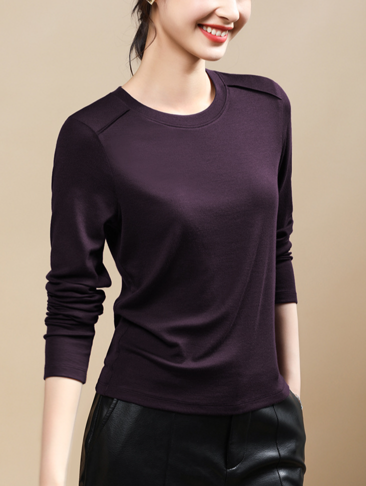 着痩せ効果のあるレディースTシャツ着用例