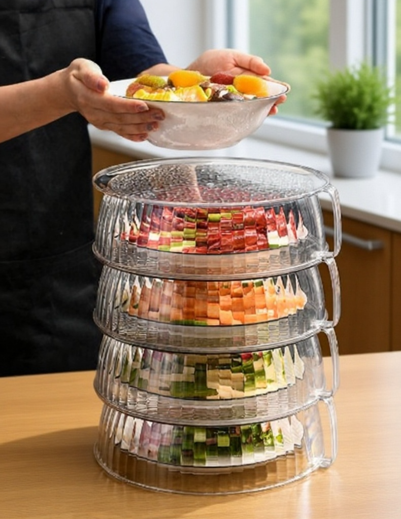 Insulated food cover keeping meals warm