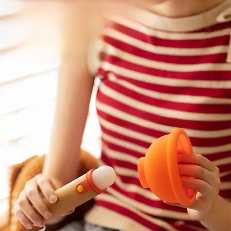 ฝารองนั่งชักโครกไม้พร้อมไฟกลางคืนดูดซับเหงื่อ ช่วยขจัดความกังวล