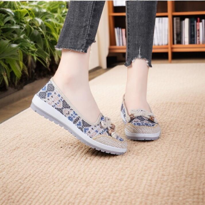 중장년 여성용 펀칭 디자인 신발