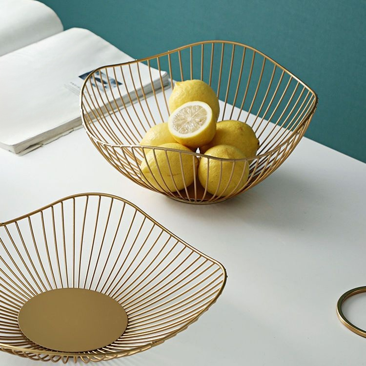 Plato de fruta de hierro forjado con hojas de loto