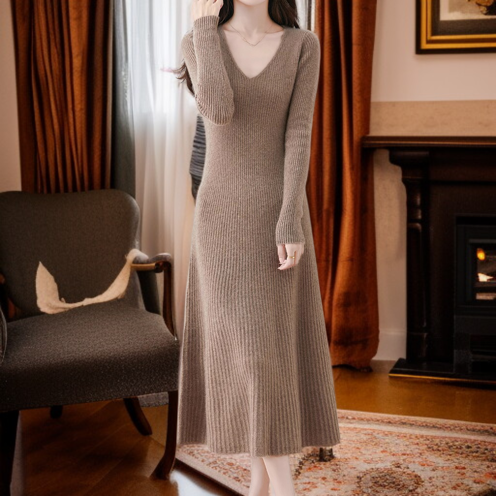 上品なニット素材の長袖ロングワンピース正面画像