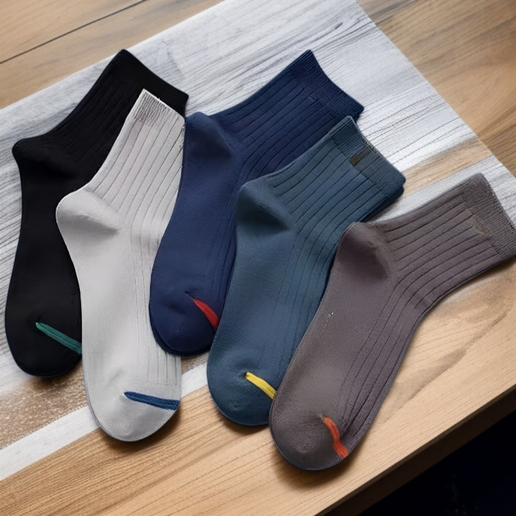 Uniwersalne modne skarpetki